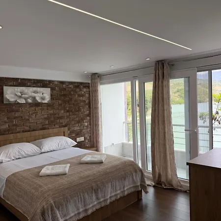 Lundra Hotel Gramsh